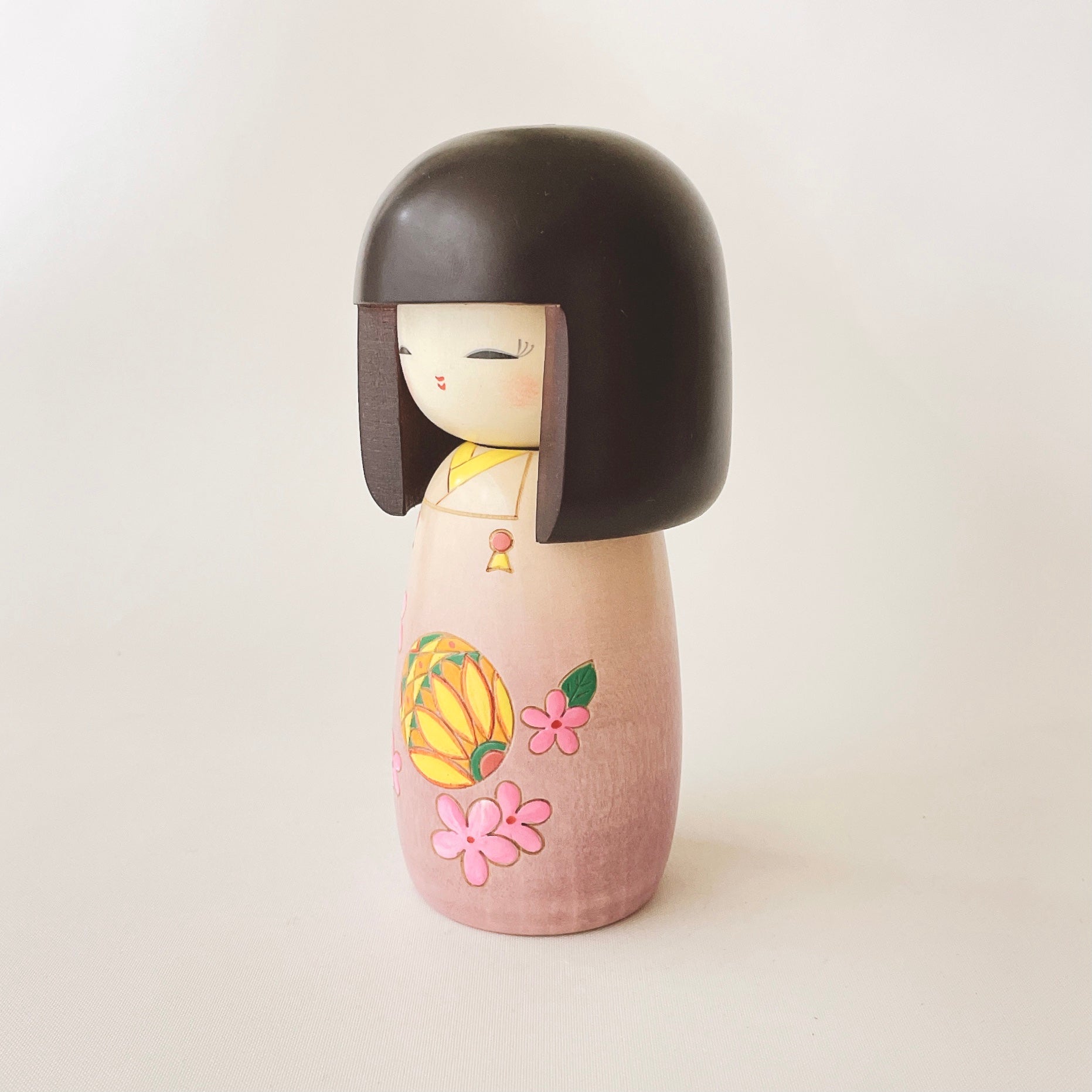usaburo-kokeshi-temari-ball-play-fujikawa-figurine-yura-koro-75-x-75-x-150-mm image 2