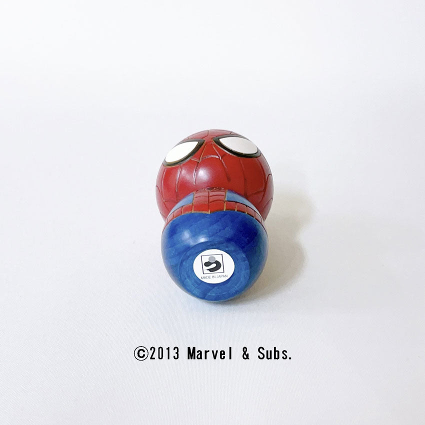 usaburo-kokeshi-spider-man-figurine-artisanale-12-cm image 5