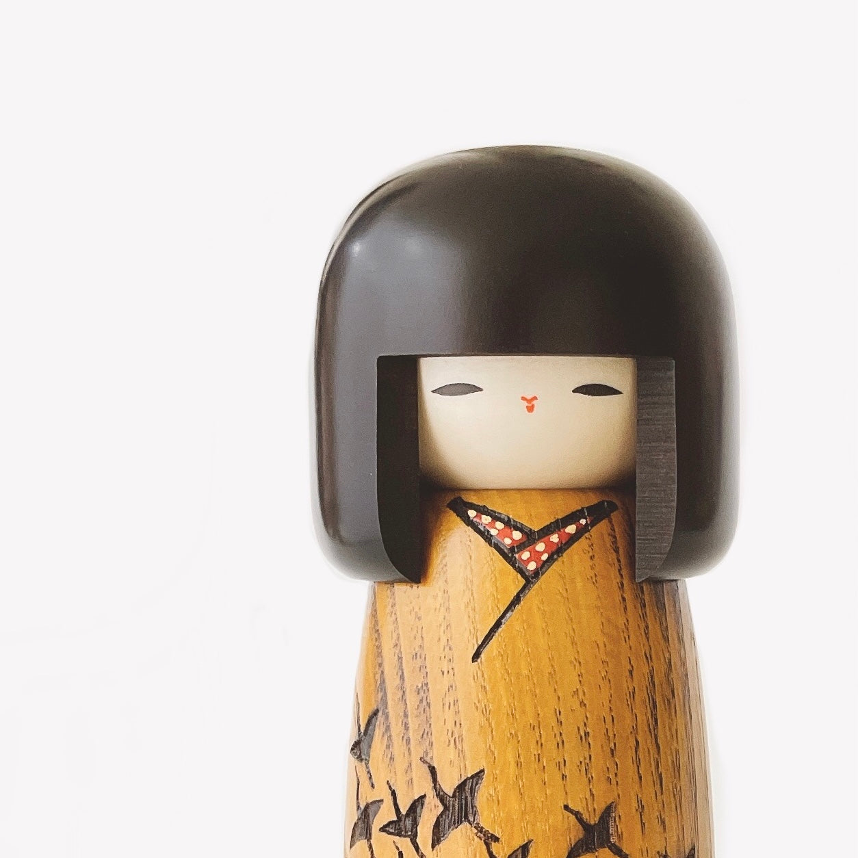 usaburo-kokeshi-tsuru-no-mai-kokeshi-grue-dansante-coucher-de-soleil-19-cm image 2