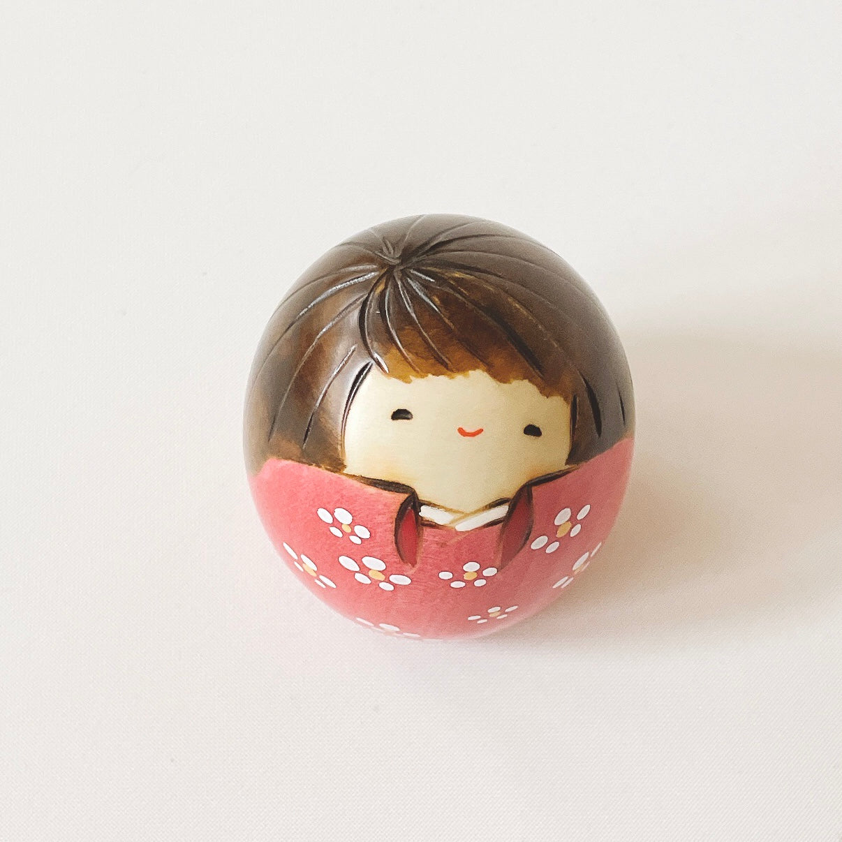 usaburo-kokeshi-shiawase-bonheur-s-rose-figurine-yura-koro-oeuf-7-cm image 5