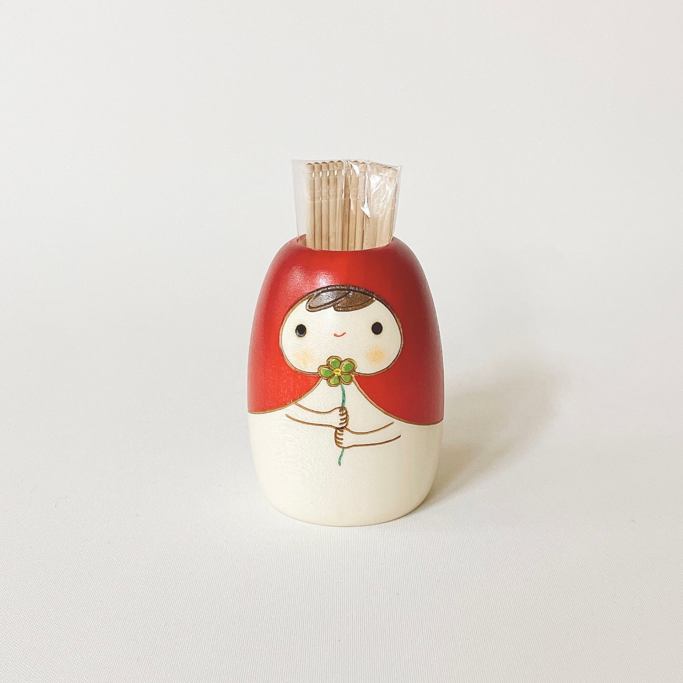 usaburo-kokeshi-honnori-porte-cure-dents-petit-chaperon-rouge-58x58x75mm image 1