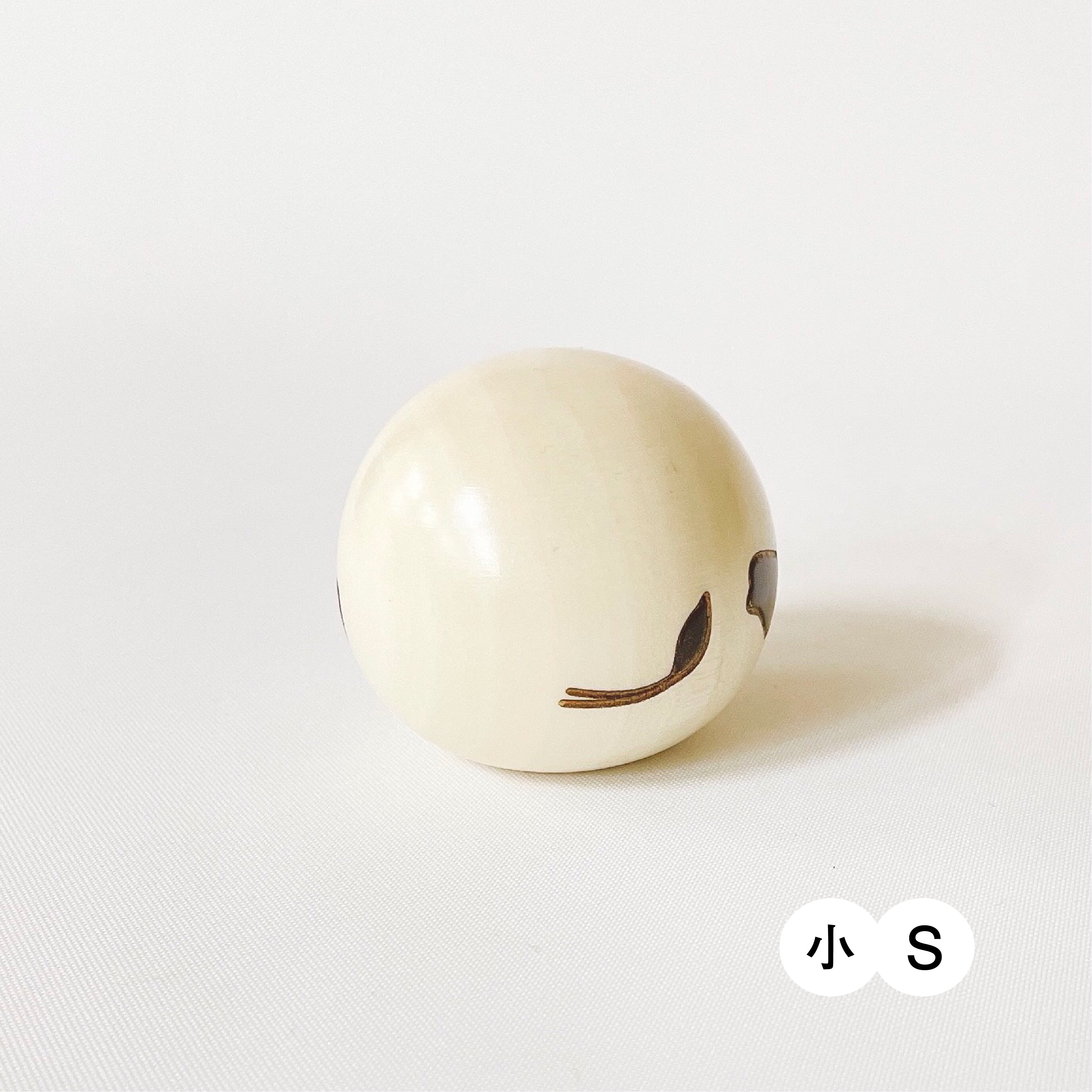 usaburo-kokeshi-yurakoro-vache-figurine-culbuto-artisanale image 3