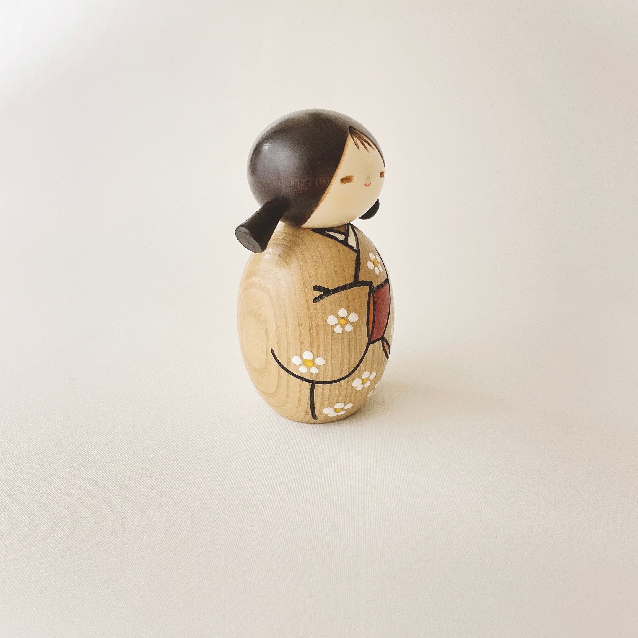 usaburo-kokeshi-haru-yo-koi-wait-for-spring-figurine-miniature-t-te-ronde image 4
