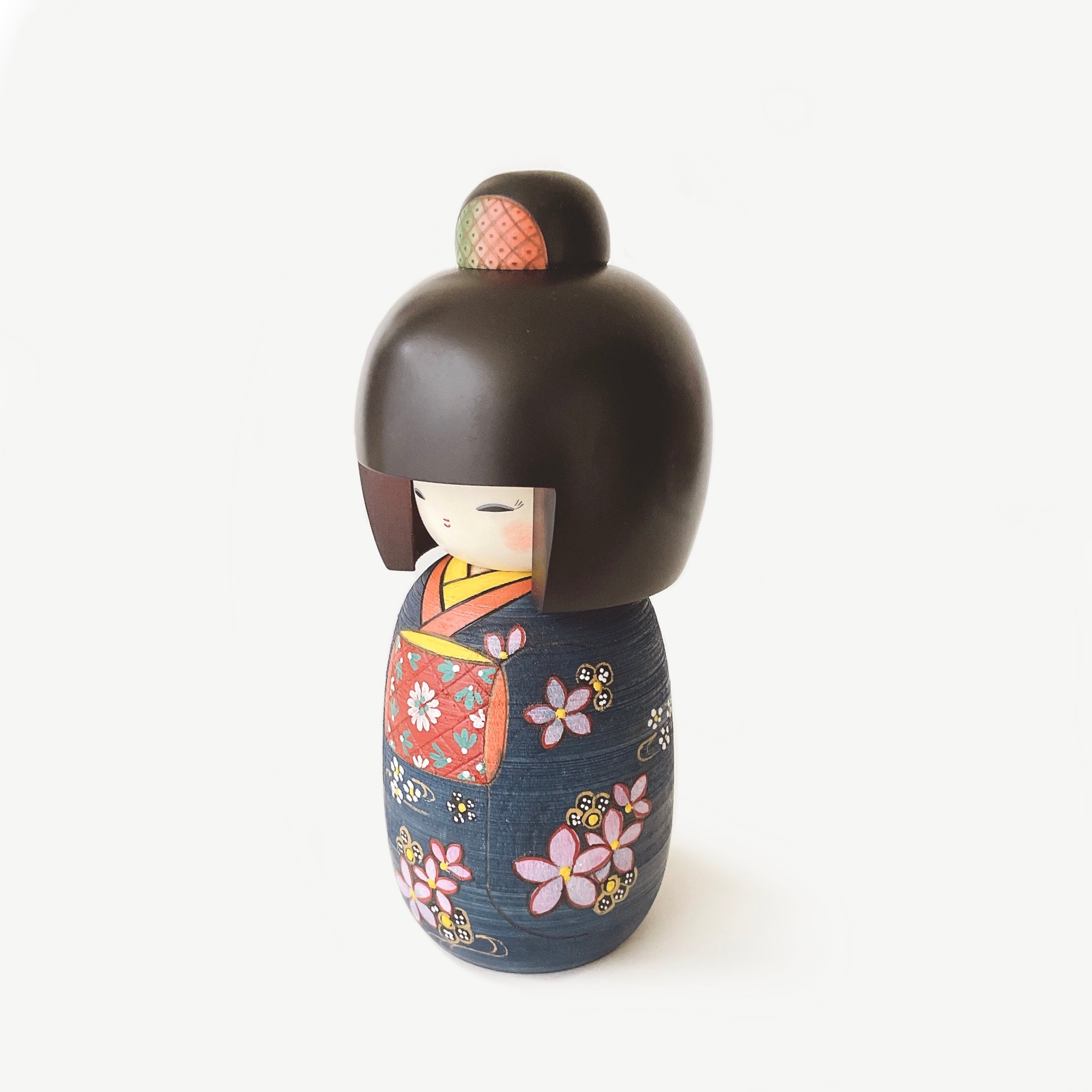 usaburo-kokeshi-odekake-blue-poupee-kokeshi-artisanale-24-cm image 2