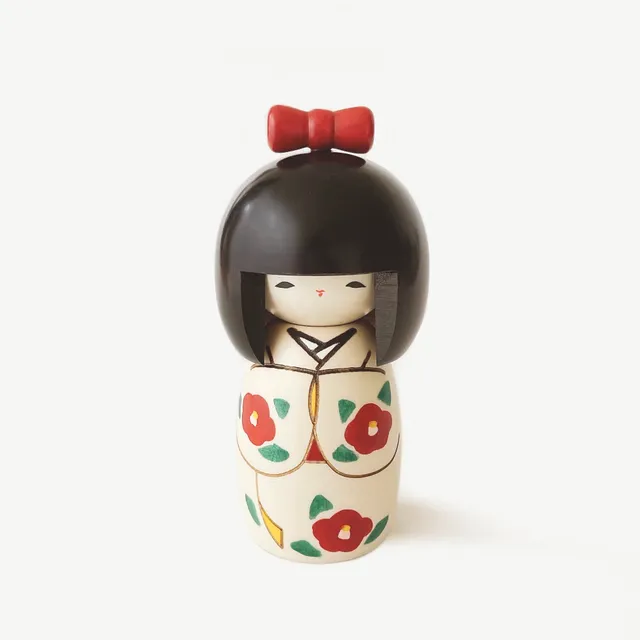 usaburo-kokeshi-ribbon-poup-e-kokeshi-blanche-14-5-cm-motif-tsubaki image 1
