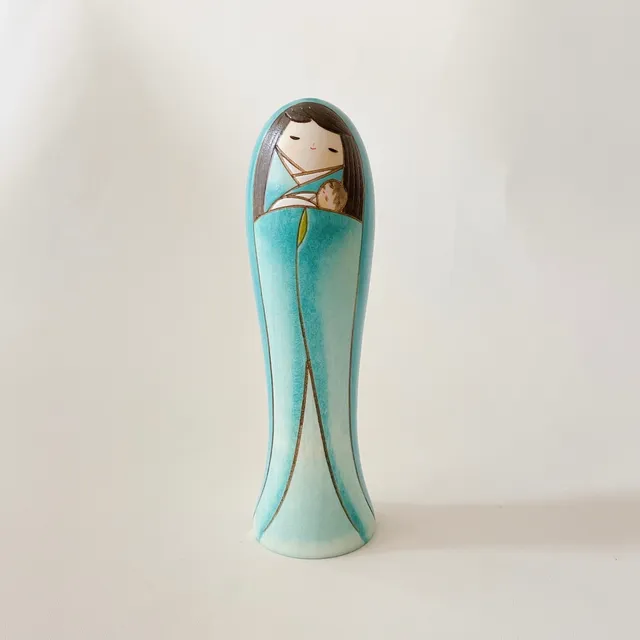 usaburo-kokeshi-the-virgin-mary-kokeshi-no-l-bleue-19-cm-en-bois-mizuki image 1