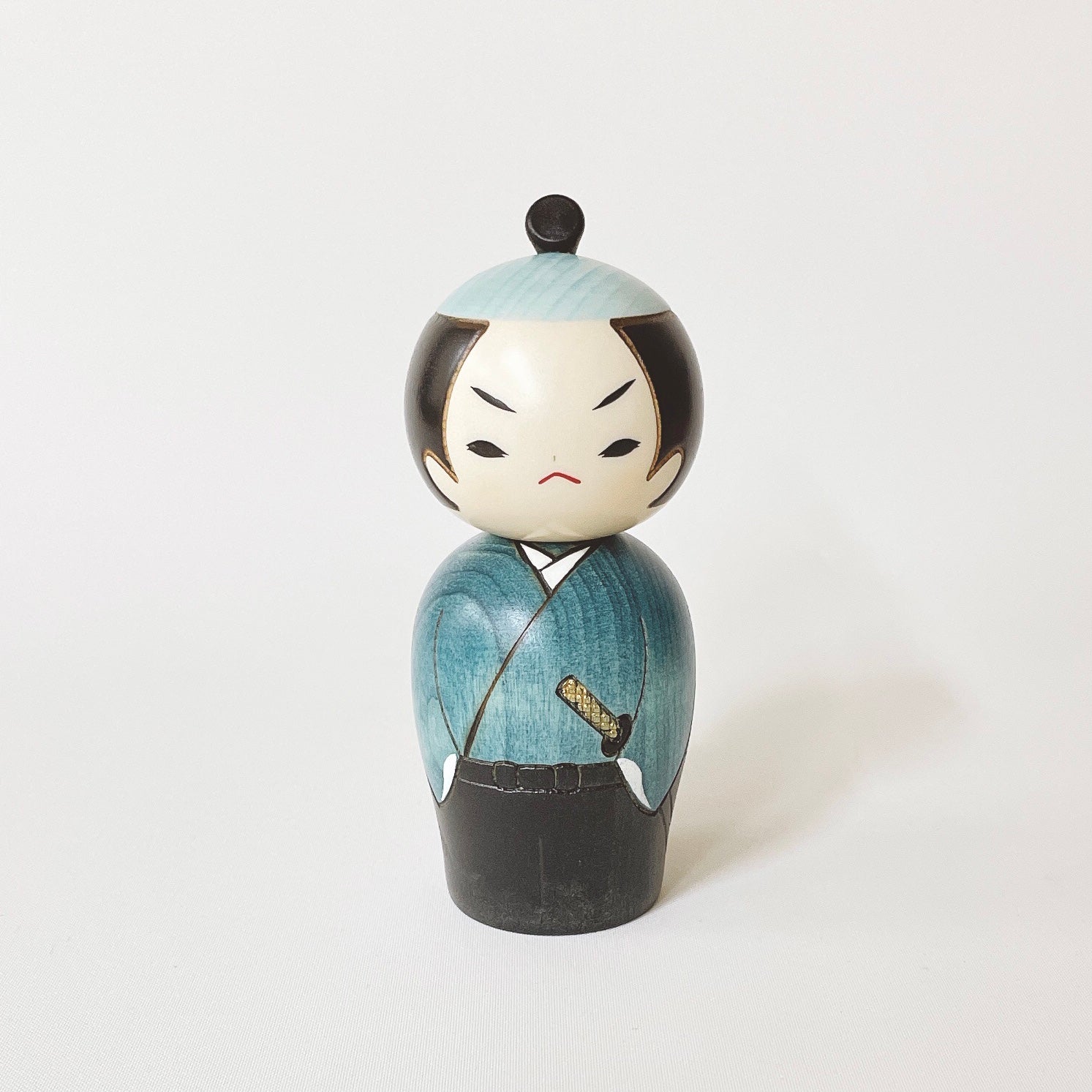 usaburo-kokeshi-samurai-poup-e-kokeshi-guerrier-bleu-14-5-cm image 1