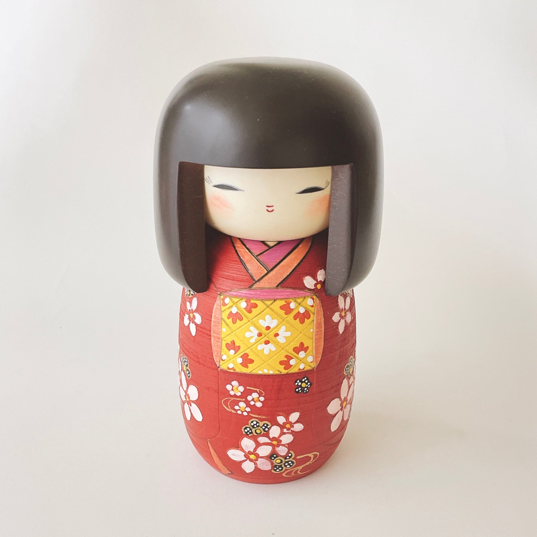 usaburo-kokeshi-omekashi-poup-e-kokeshi-artisanale-21-5-cm-en-bois-mizuki image 1