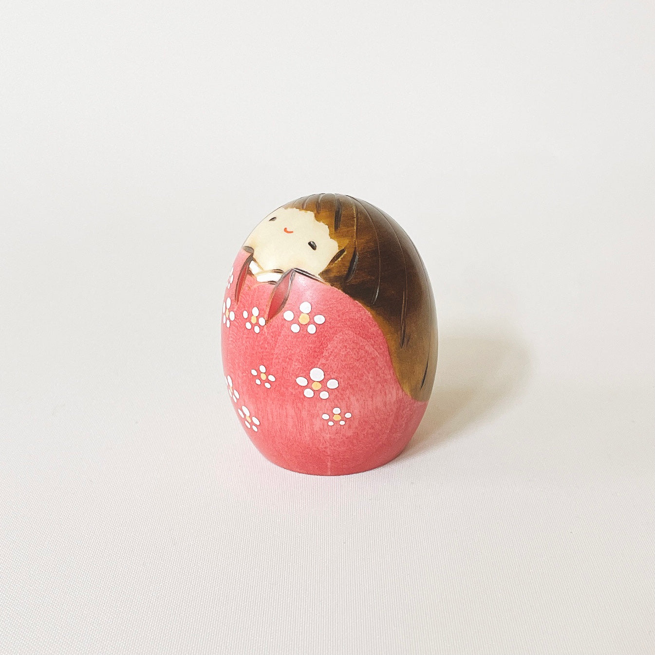 usaburo-kokeshi-shiawase-bonheur-s-rose-figurine-yura-koro-oeuf-7-cm image 2