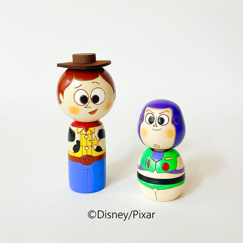 usaburo-kokeshi-toy-story-woody-figurine-artisanale-11-5-cm image 6