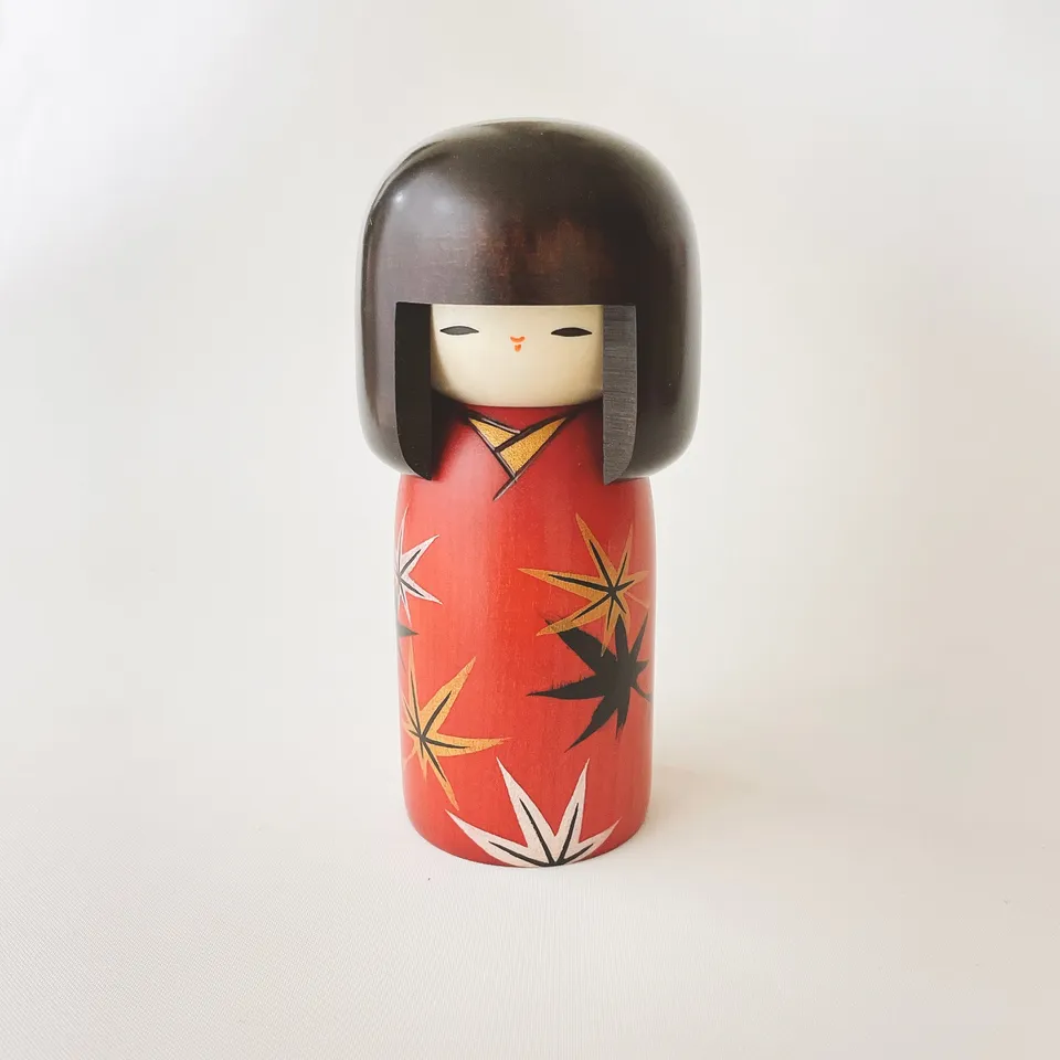 usaburo-kokeshi-kinshu-glossy-autumn-figurine-15-cm-mizuki-rouge-rable image 1