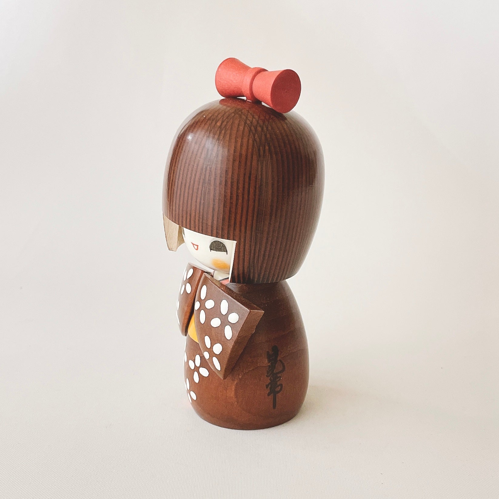 usaburo-kokeshi-kosode-kimono-poupee-kokeshi-artisanale-13-cm image 2