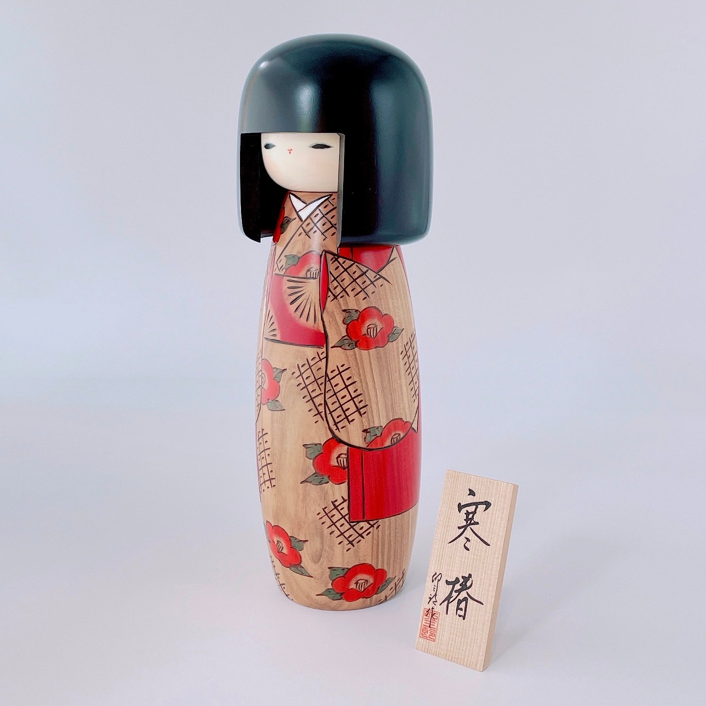 usaburo-kokeshi-hana-monogatari-kantsubaki-cam-lia-d-hiver-l-105x105x310mm image 2
