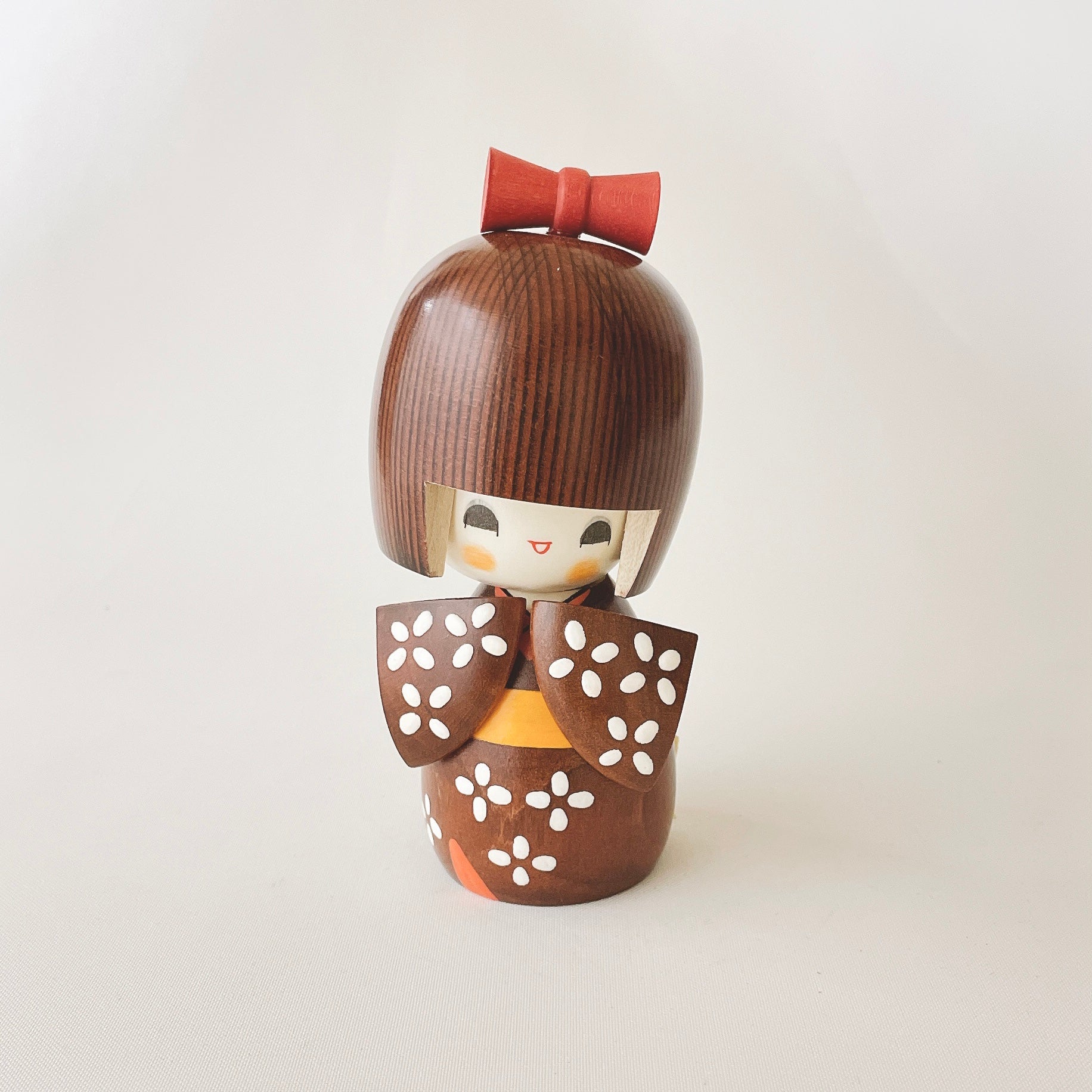 usaburo-kokeshi-kosode-kimono-poupee-kokeshi-artisanale-13-cm image 1