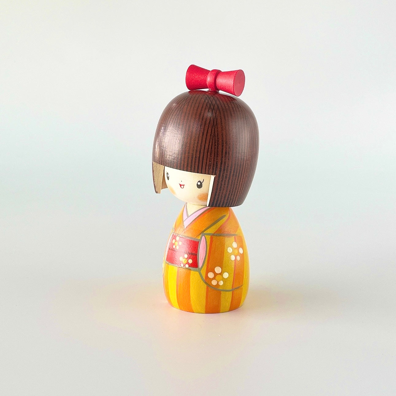 usaburo-kokeshi-otome-gokoro-feeling-in-love-kokeshi-14-cm image 2