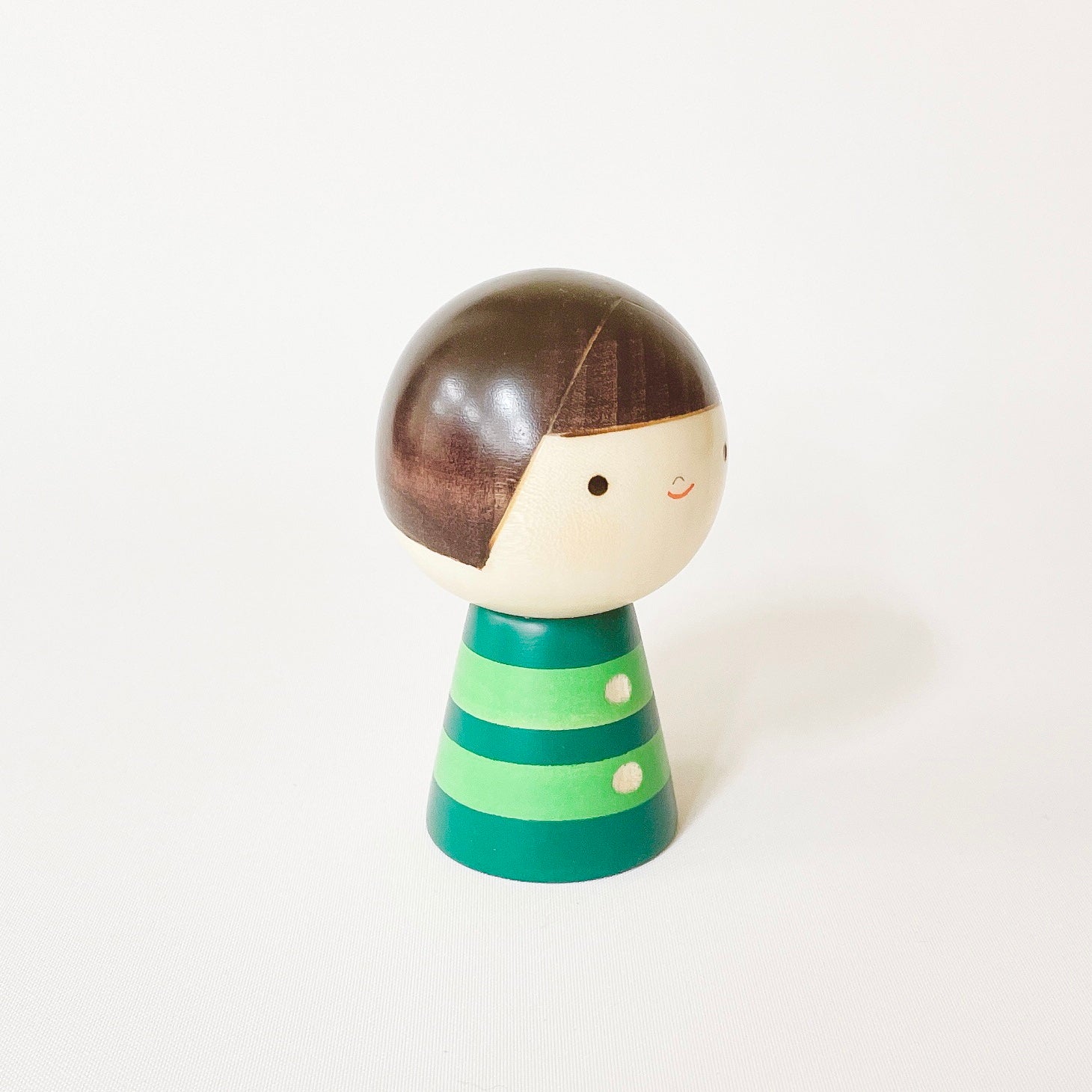 usaburo-kokeshi-boku-chan-gar-on-figurine-artisanale-90-mm image 4