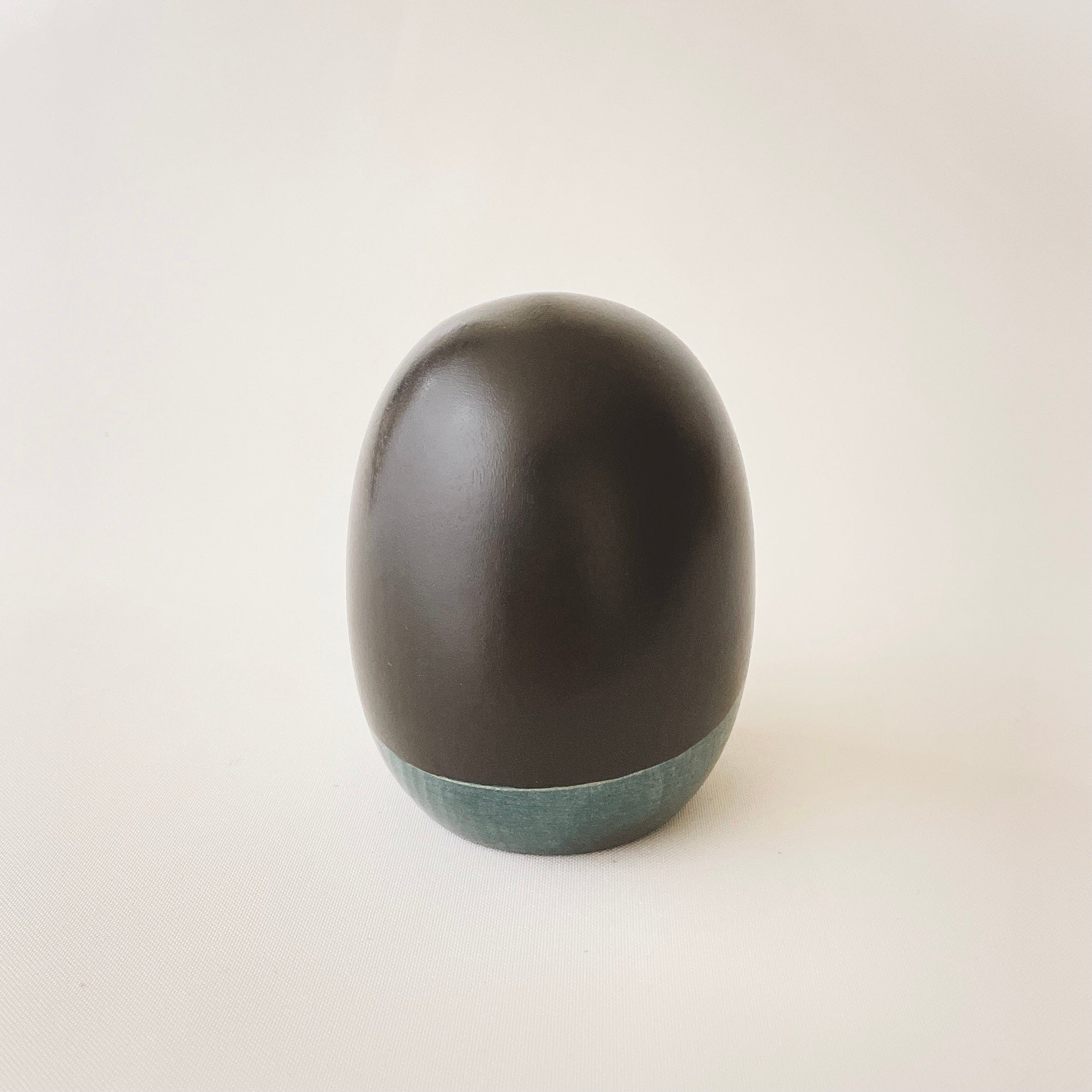 usaburo-kokeshi-shiawase-l-verte-figurine-bonheur-prune image 3