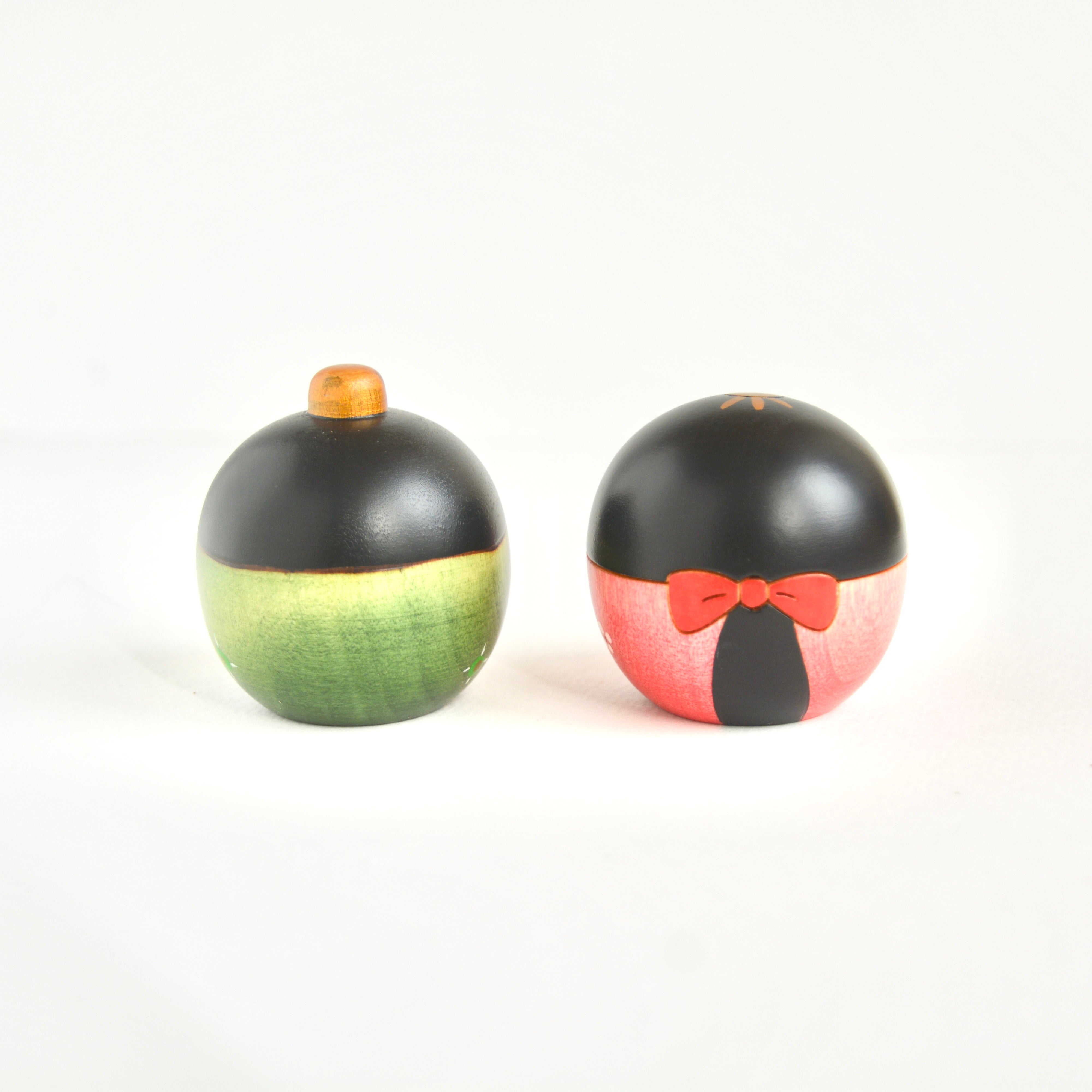usaburo-kokeshi-tsubura-hina-set-duo-poup-es-hina-rondes-avec-d-cor image 5