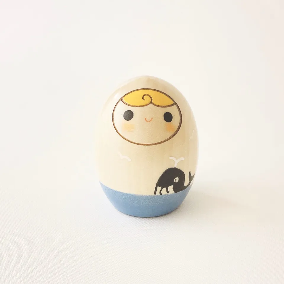 usaburo-kokeshi-heso-no-oire-baleine-bo-te-cordon-ombilical-7-cm image 1