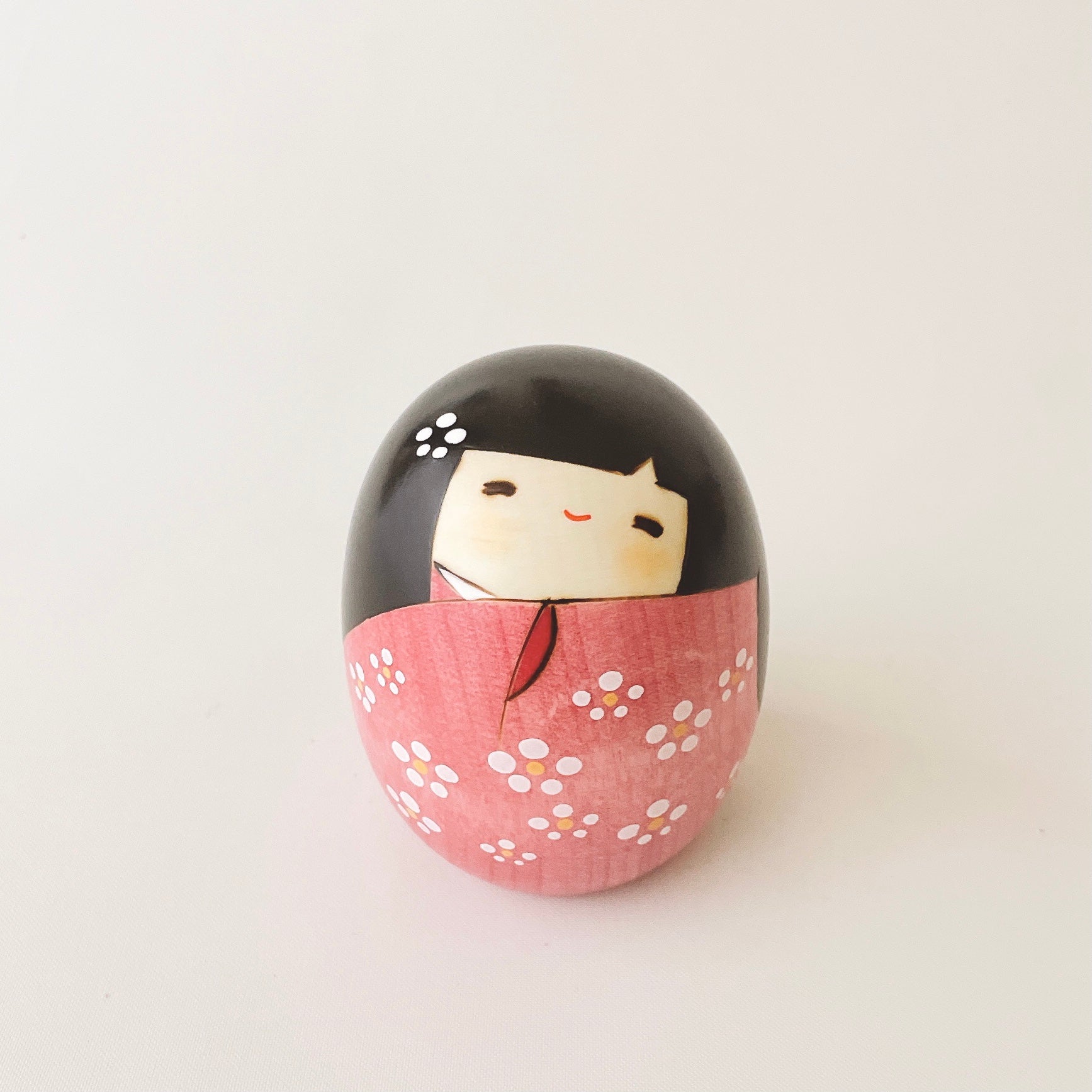 usaburo-kokeshi-shiawase-l-pink-90-mm-fleur-prunier image 5