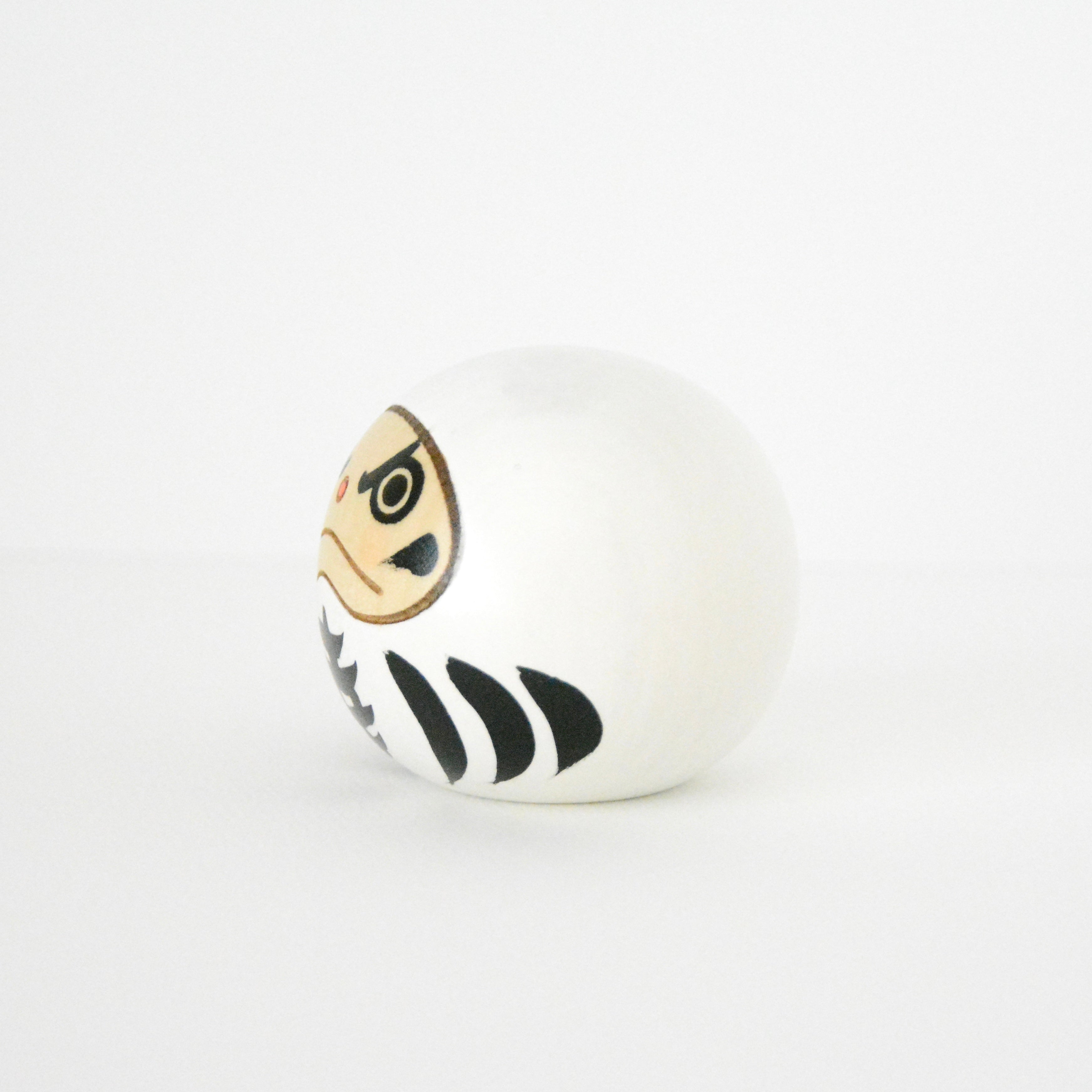 usaburo-kokeshi-kofuku-daruma-white-figurine-porte-bonheur image 2