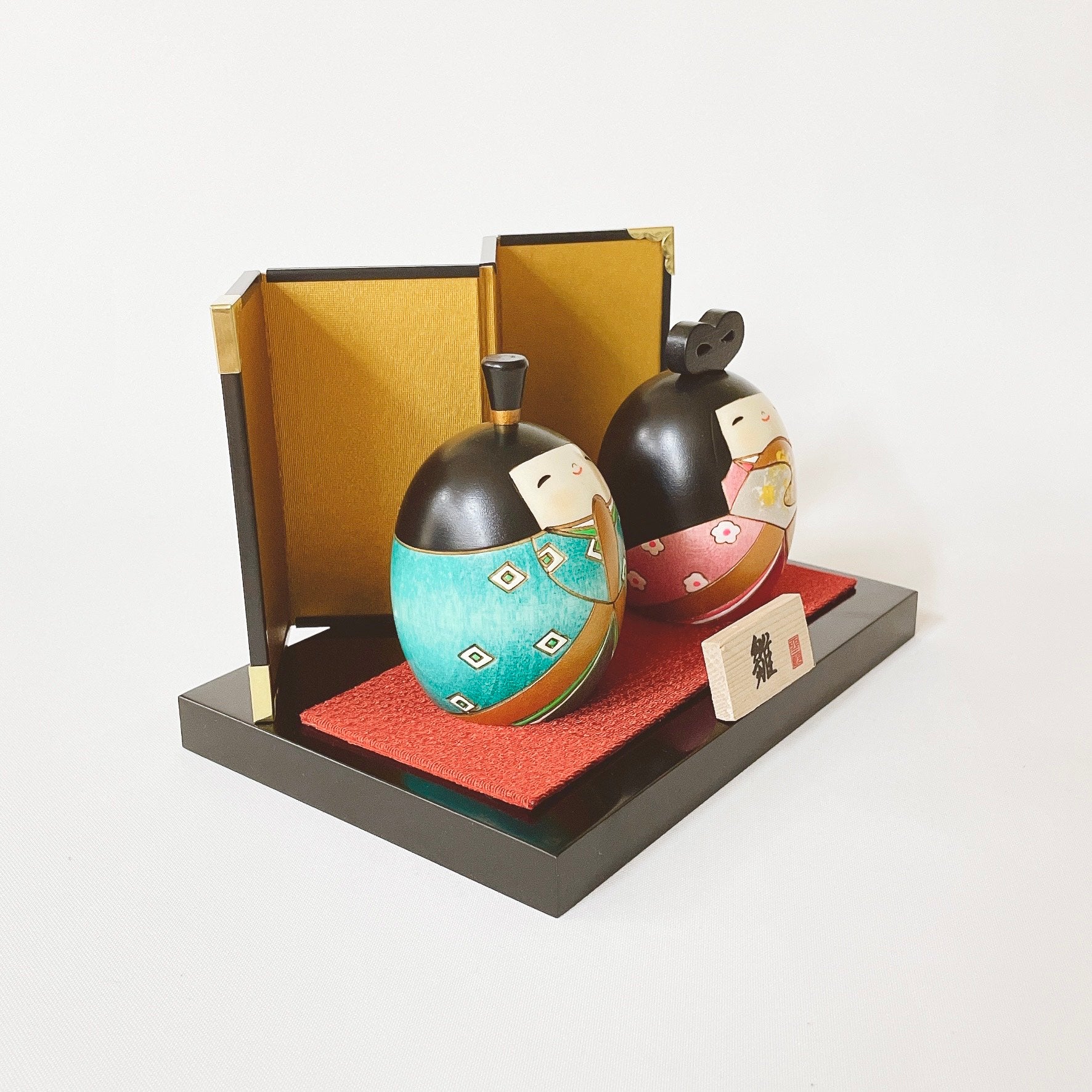 usaburo-kokeshi-haru-no-hana-hina-duo-kokeshi-hina-et-fleurs-de-printemps-avec-d image 3