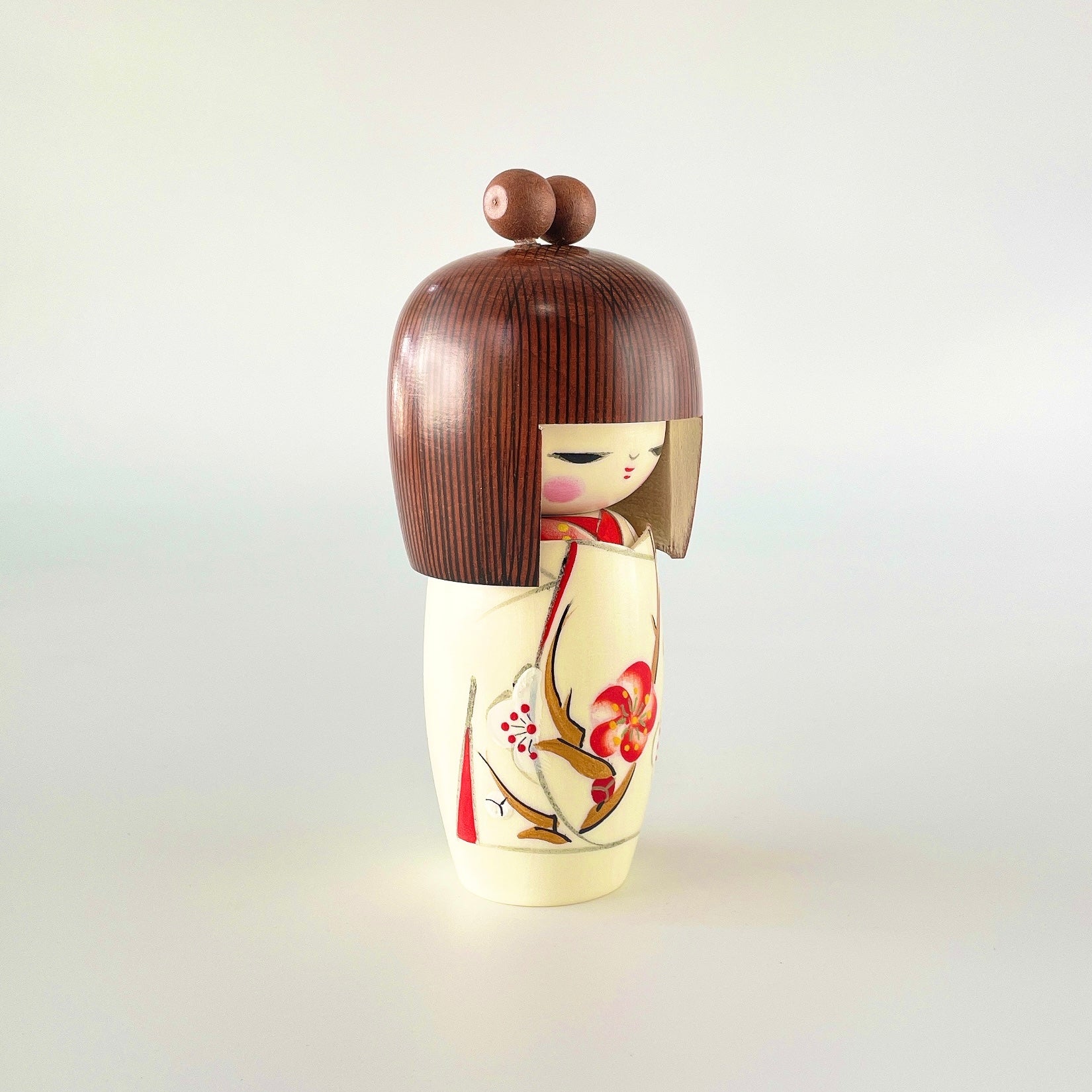 usaburo-kokeshi-haru-no-yume-spring-dream-16-cm image 4