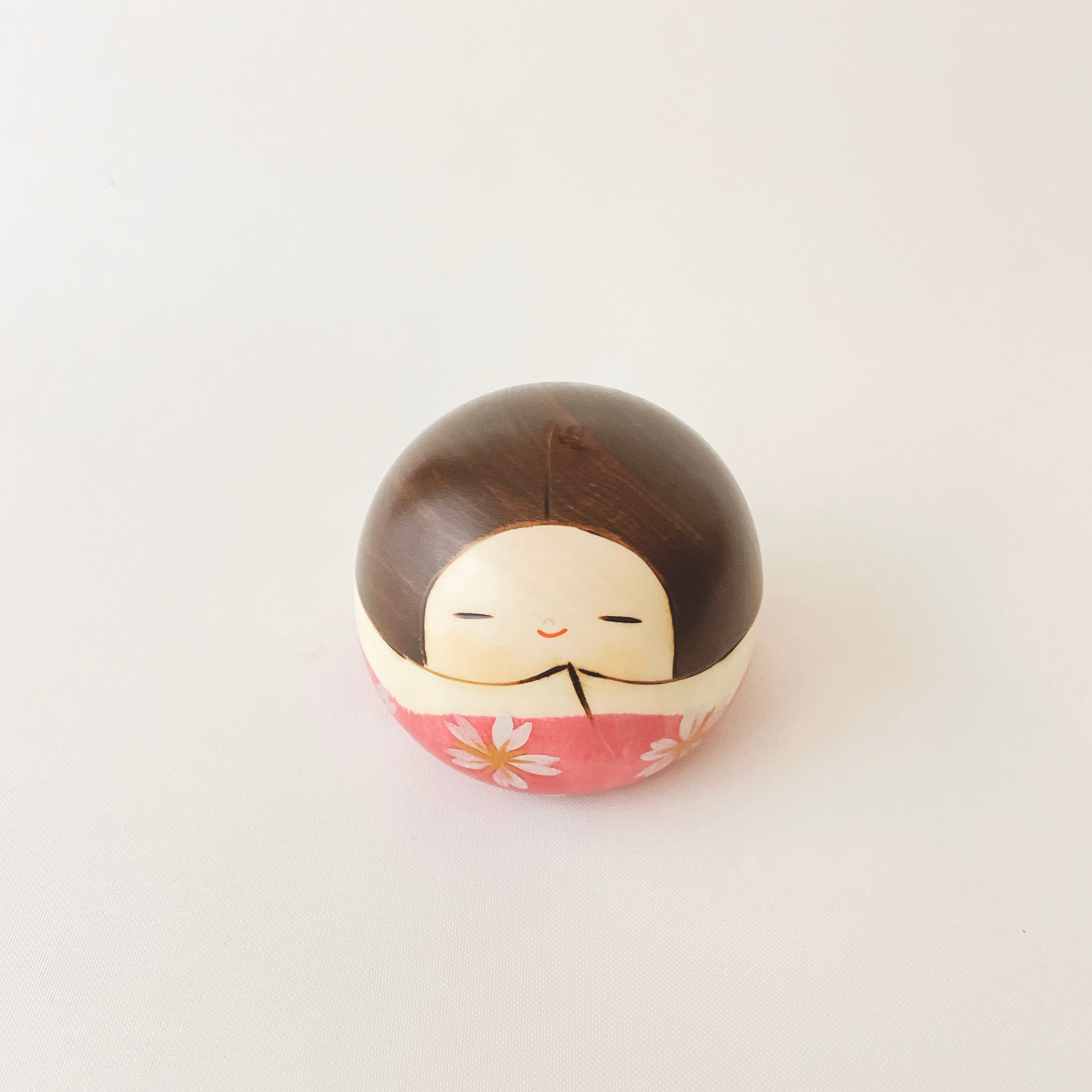 usaburo-kokeshi-hana-yama-montagne-de-fleurs-kokeshi-uf-6-cm image 5