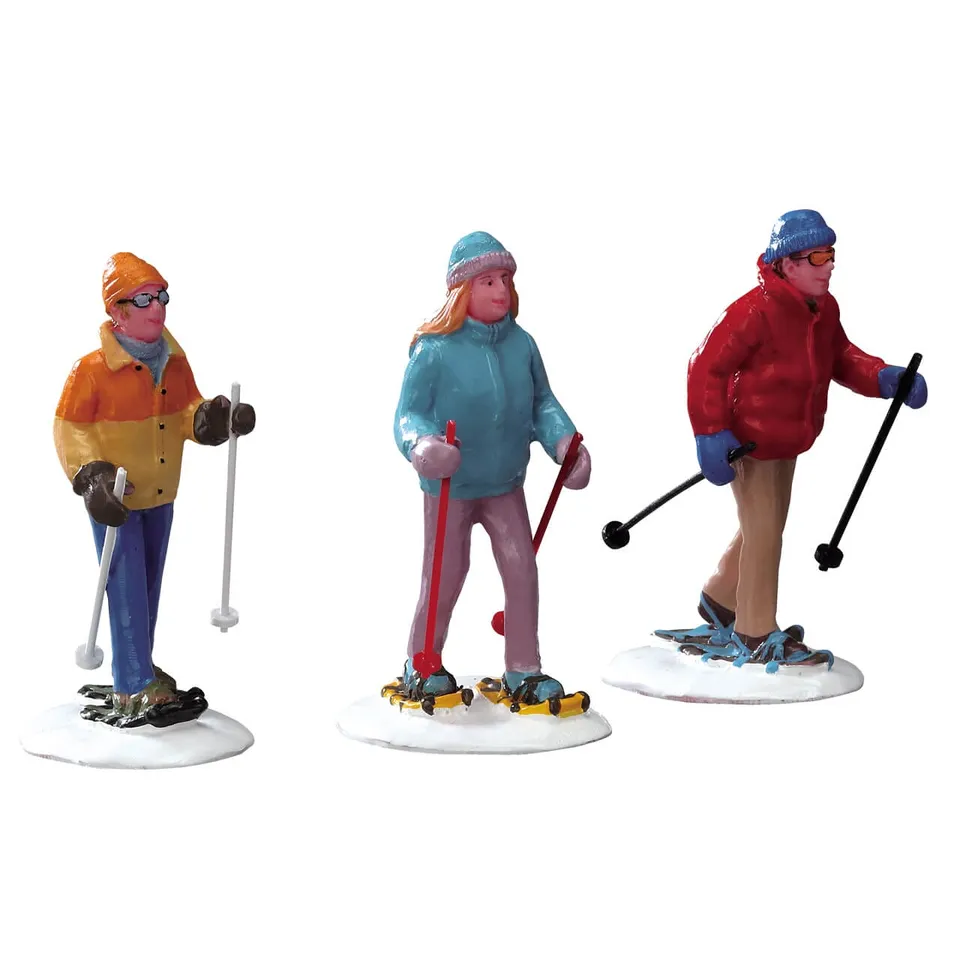 lemax-snowshoe-walkers-set-of-3-figurines-raquettes-vail-village image 1