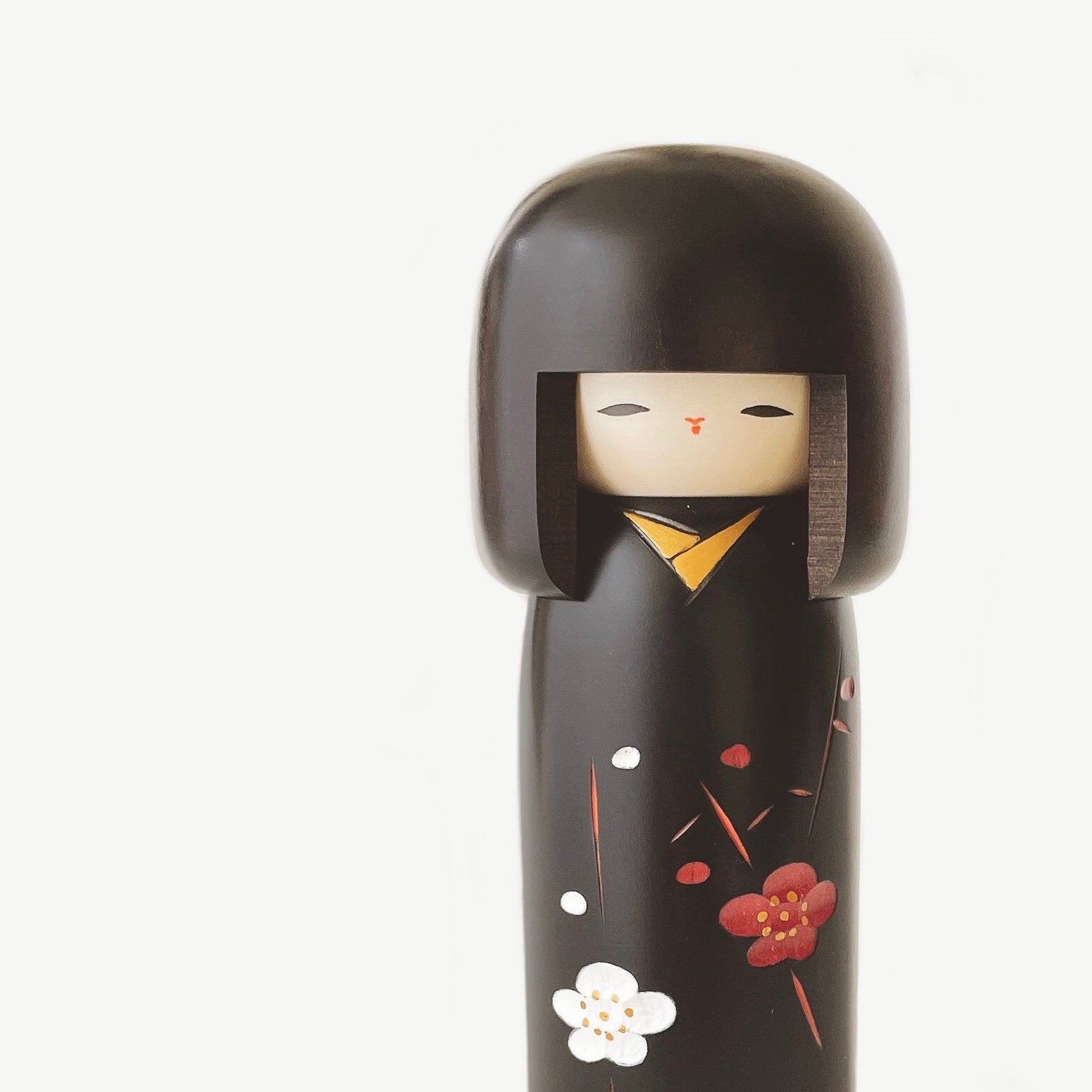 usaburo-kokeshi-sachi-no-hana-fleurs-du-bonheur-taille-ss-140-mm image 4