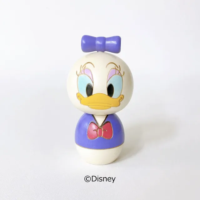usaburo-kokeshi-daisy-disney-figurine-artisanale-10-8-cm image 1