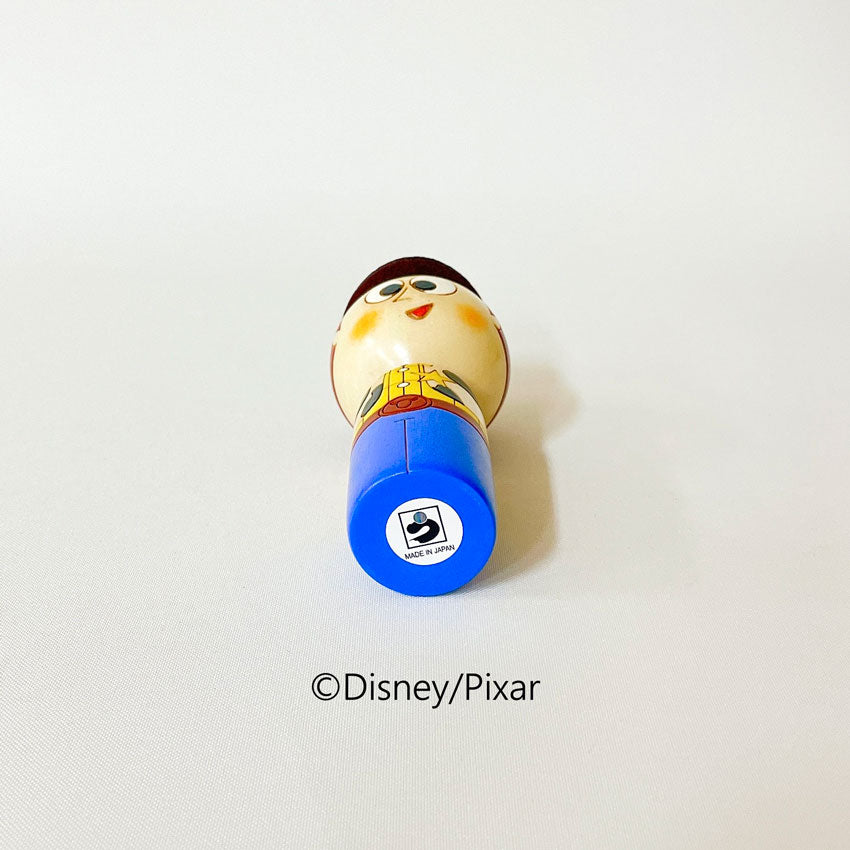 usaburo-kokeshi-toy-story-woody-figurine-artisanale-11-5-cm image 5