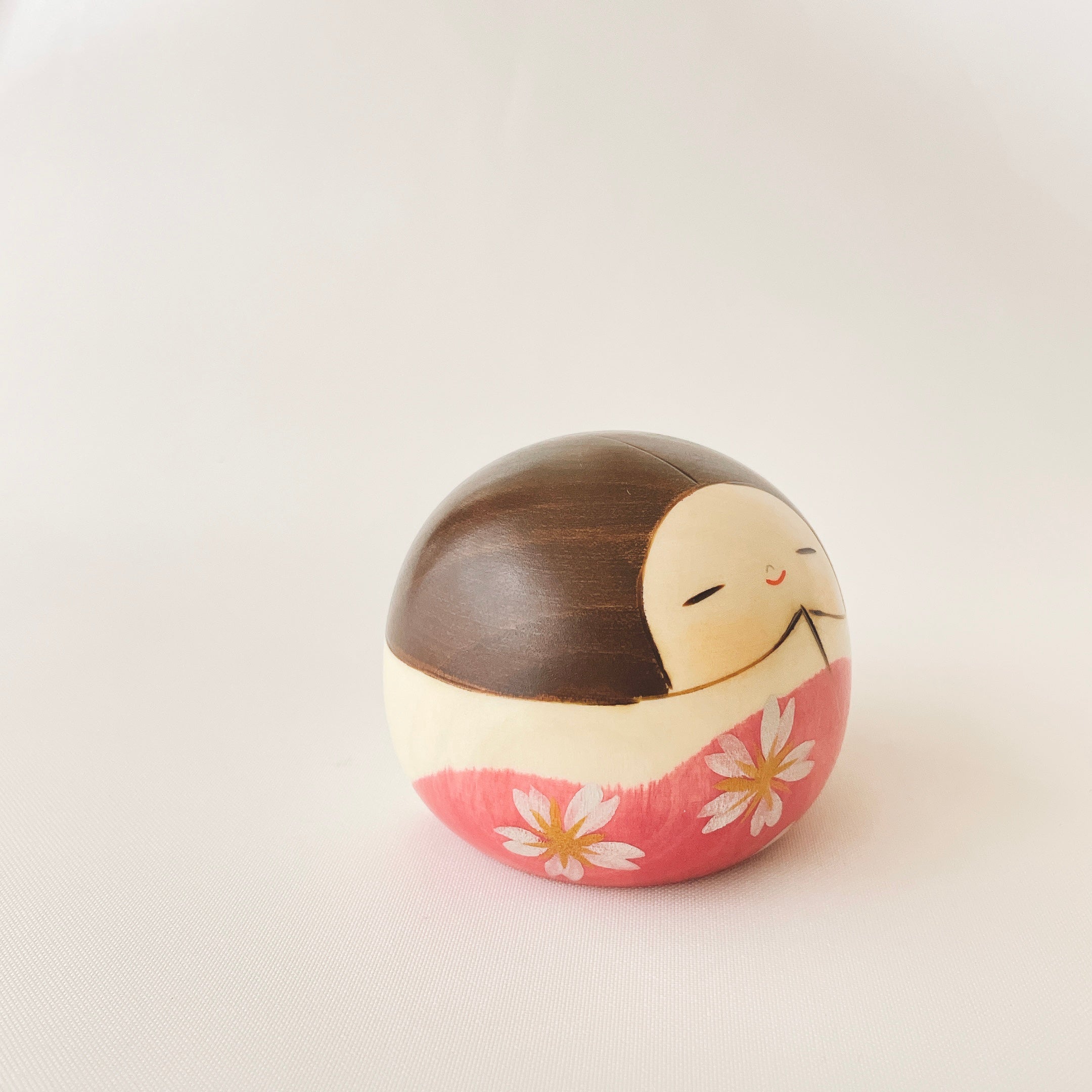 usaburo-kokeshi-hana-yama-montagne-de-fleurs-kokeshi-uf-6-cm image 4