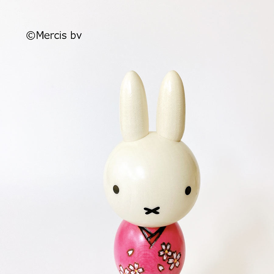 usaburo-kokeshi-miffy-sakura-figurine-artisanale-13-cm image 6
