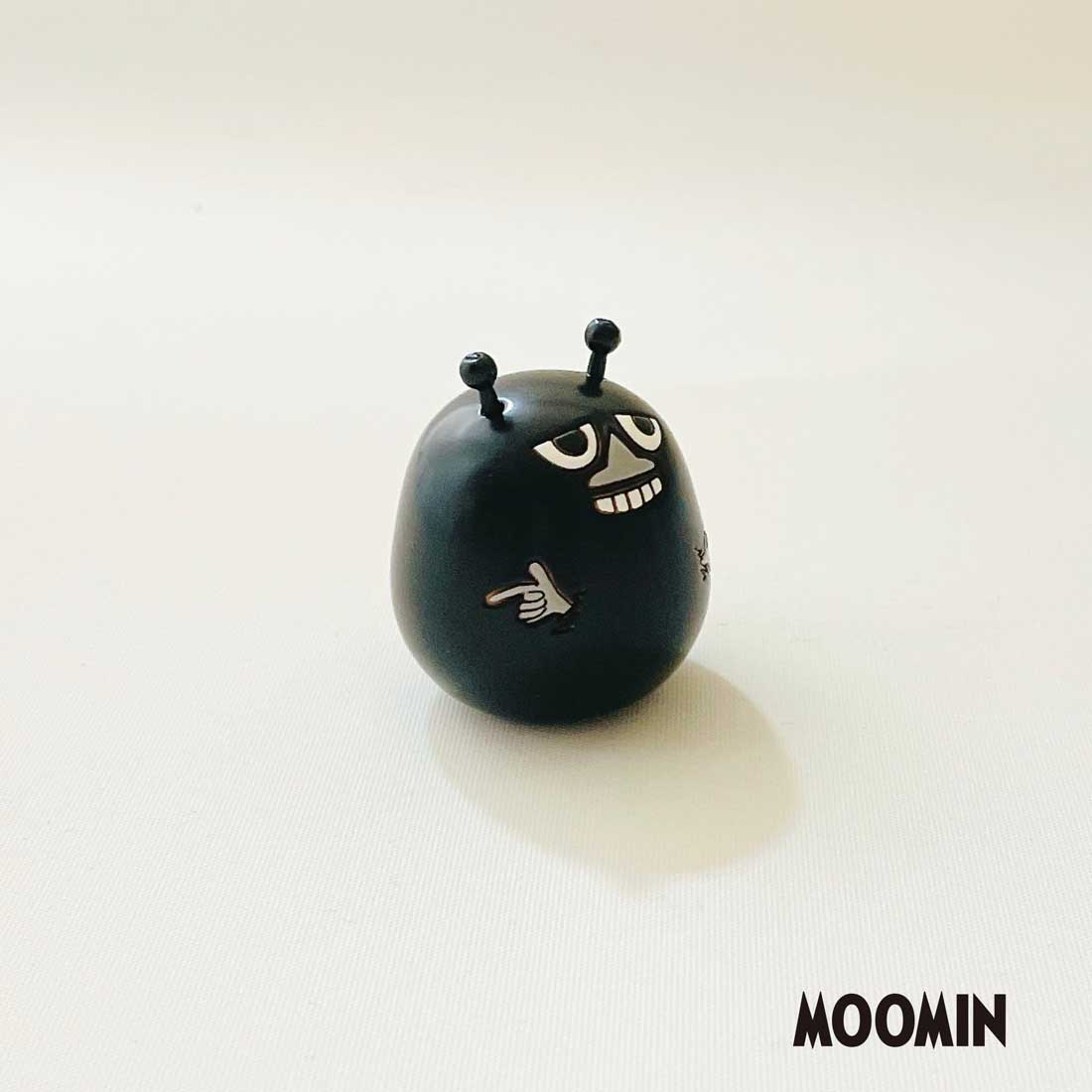 usaburo-kokeshi-stinky-s-figurine-moomin-artisanale-paume image 4