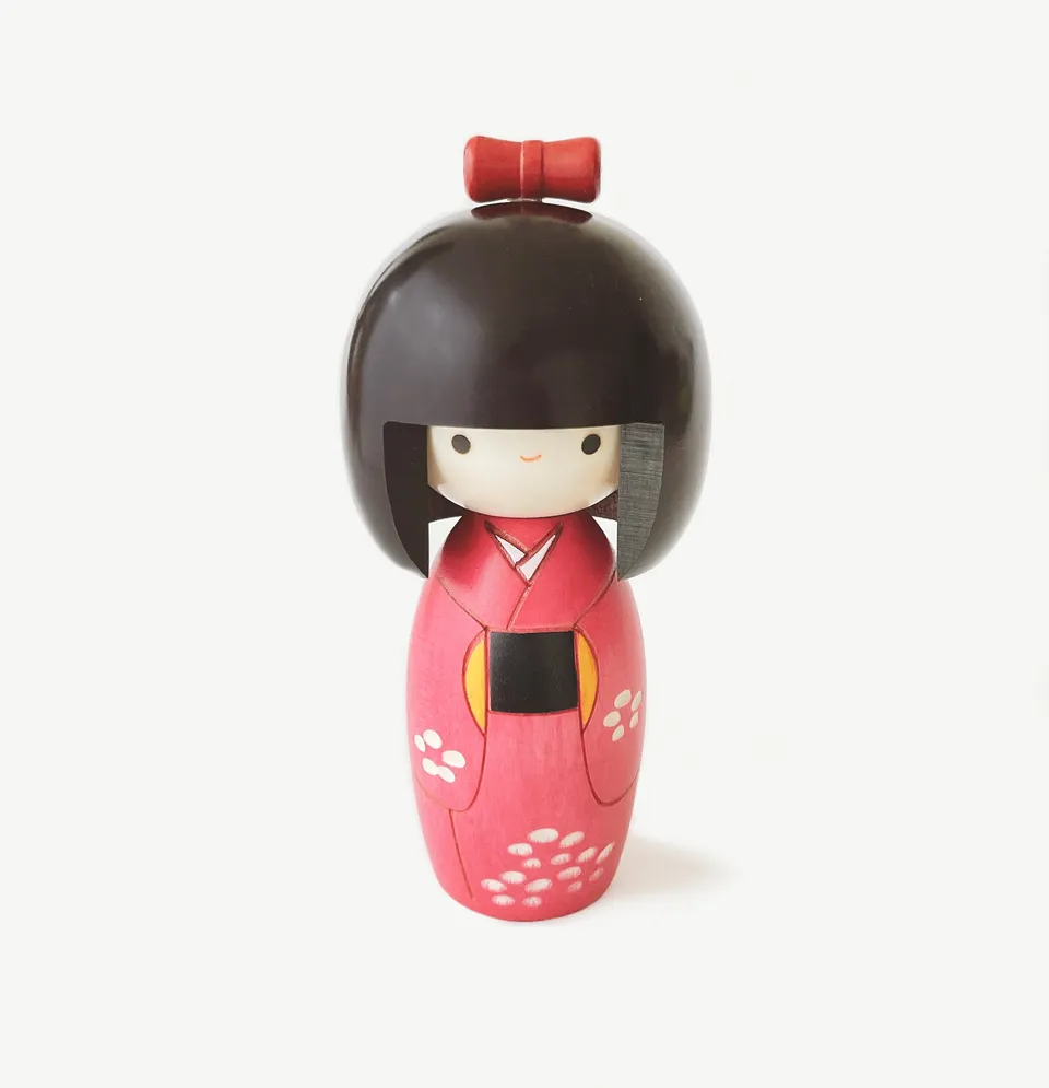 usaburo-kokeshi-haru-no-kaze-spring-breeze-poup-e-kokeshi-artisanale-14-5-cm image 1