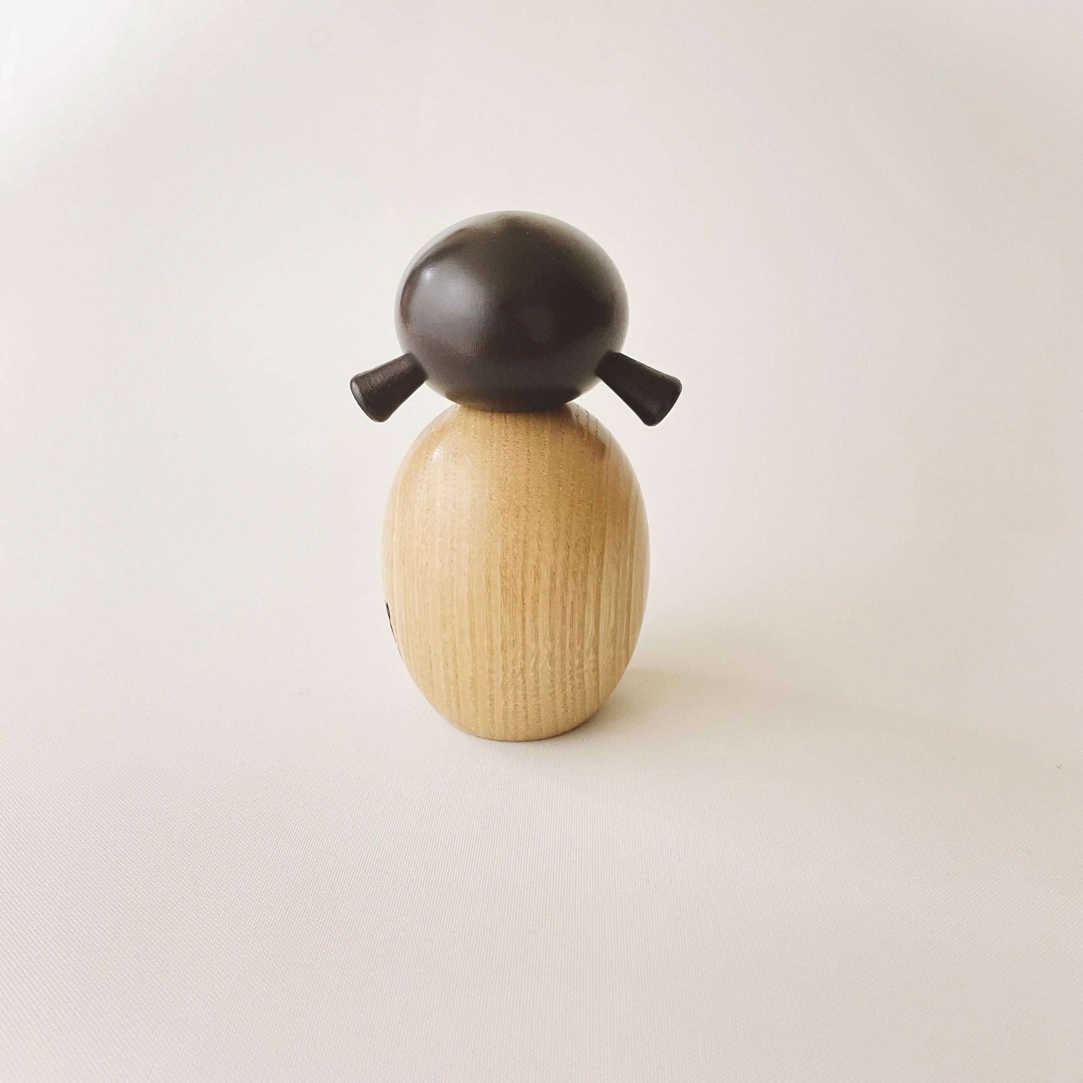 usaburo-kokeshi-haru-yo-koi-wait-for-spring-figurine-miniature-t-te-ronde image 3