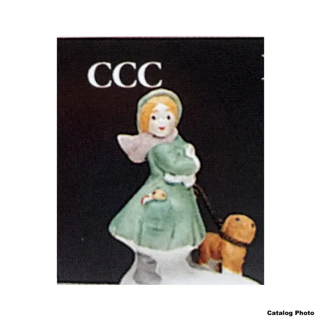 lemax-girl-walking-dog-figurine-fille-promenant-son-chien image 1
