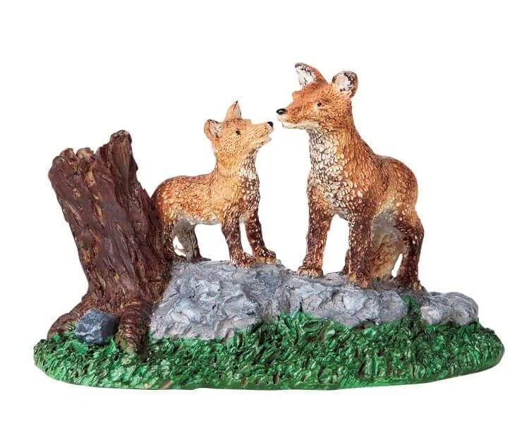 lemax-a-fox-and-her-pup-figurine-renard-et-renardeau image 1