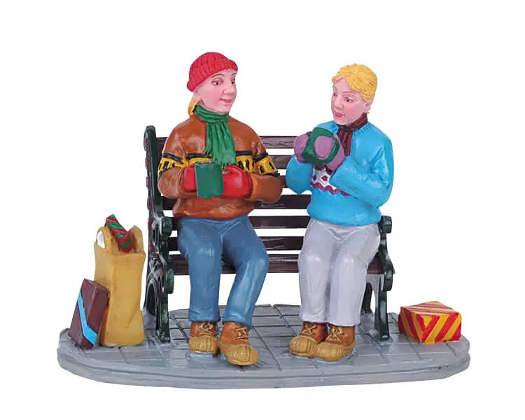lemax-enjoying-a-chat-miniature-personnages-village image 1