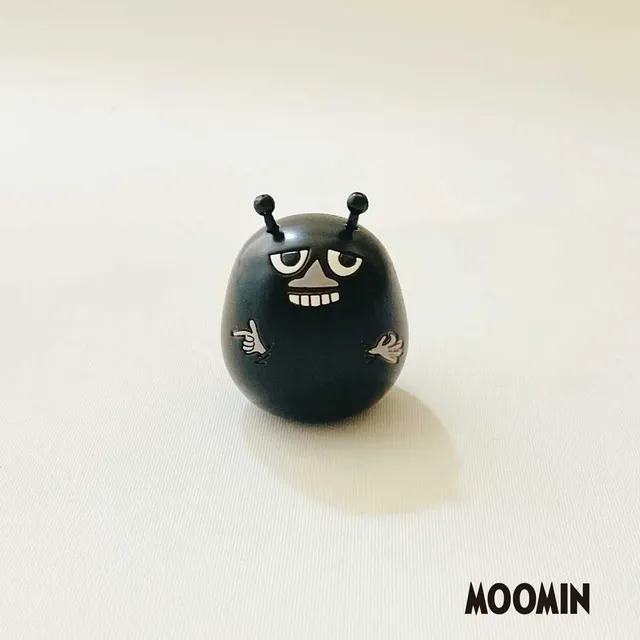 usaburo-kokeshi-stinky-s-figurine-moomin-artisanale-paume image 1