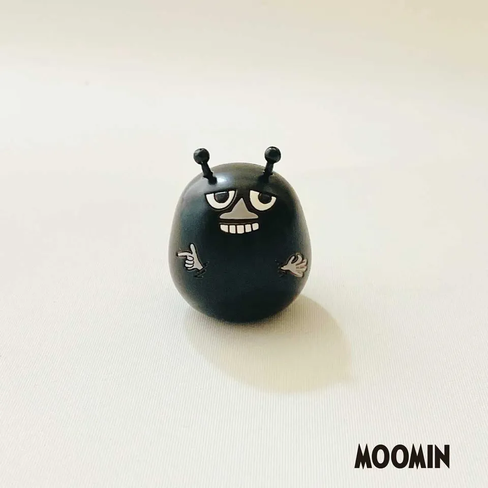 usaburo-kokeshi-stinky-s-figurine-moomin-artisanale-paume image 1