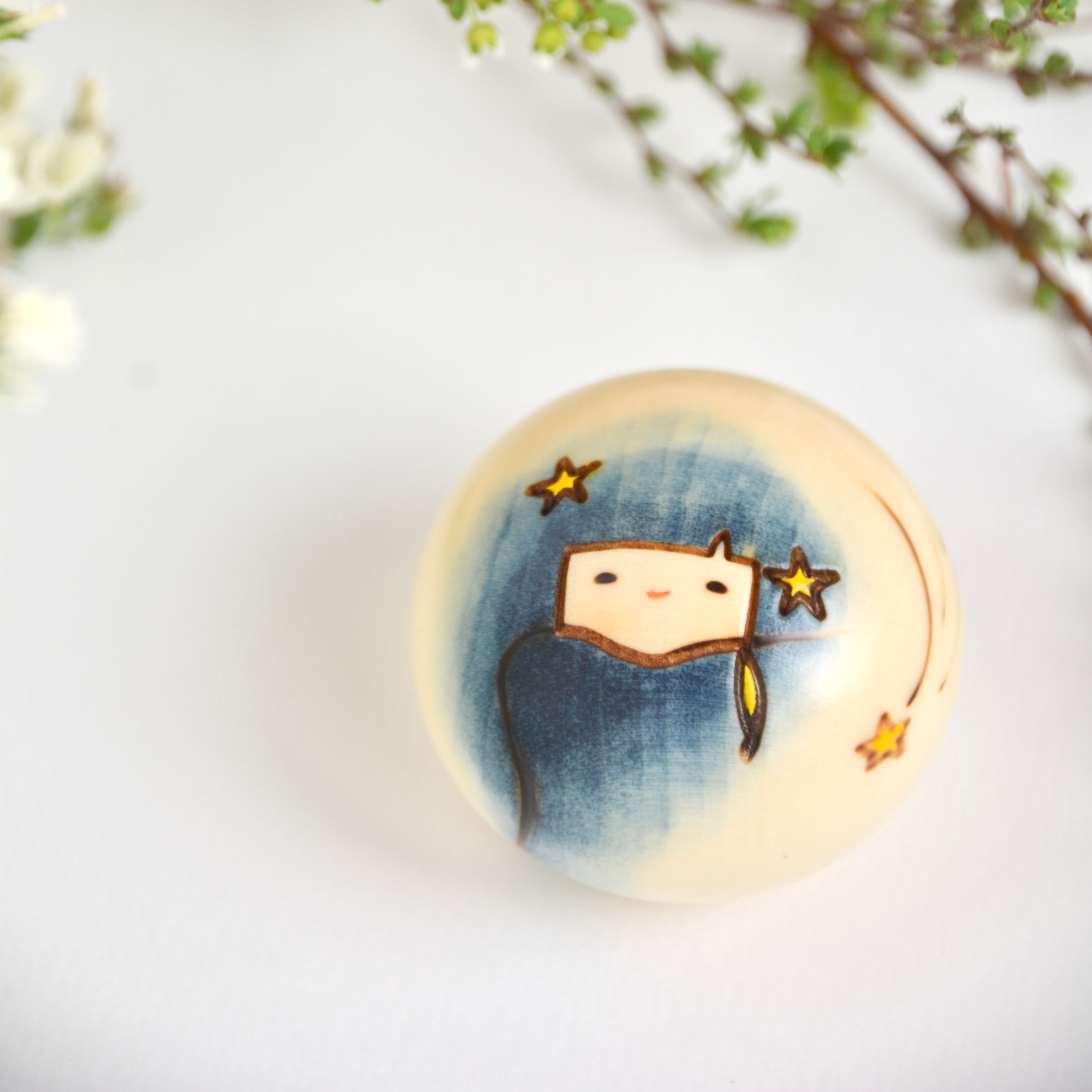 usaburo-kokeshi-yurakoro-hoshi-ni-negai-wo-figurine-v-u-toile image 1