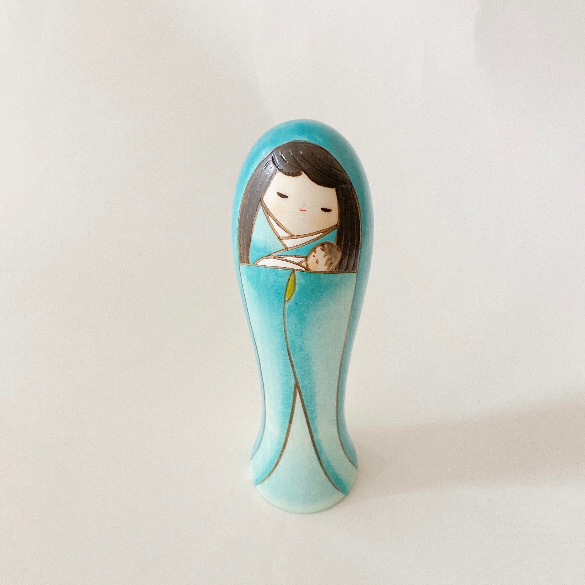 usaburo-kokeshi-the-virgin-mary-kokeshi-no-l-bleue-19-cm-en-bois-mizuki image 4
